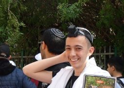 התעקשות הנוער להבאת הגאולה